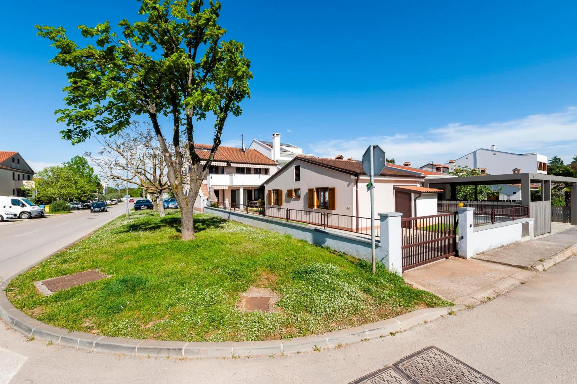 Apartments Pataj Ровінь Екстер'єр фото